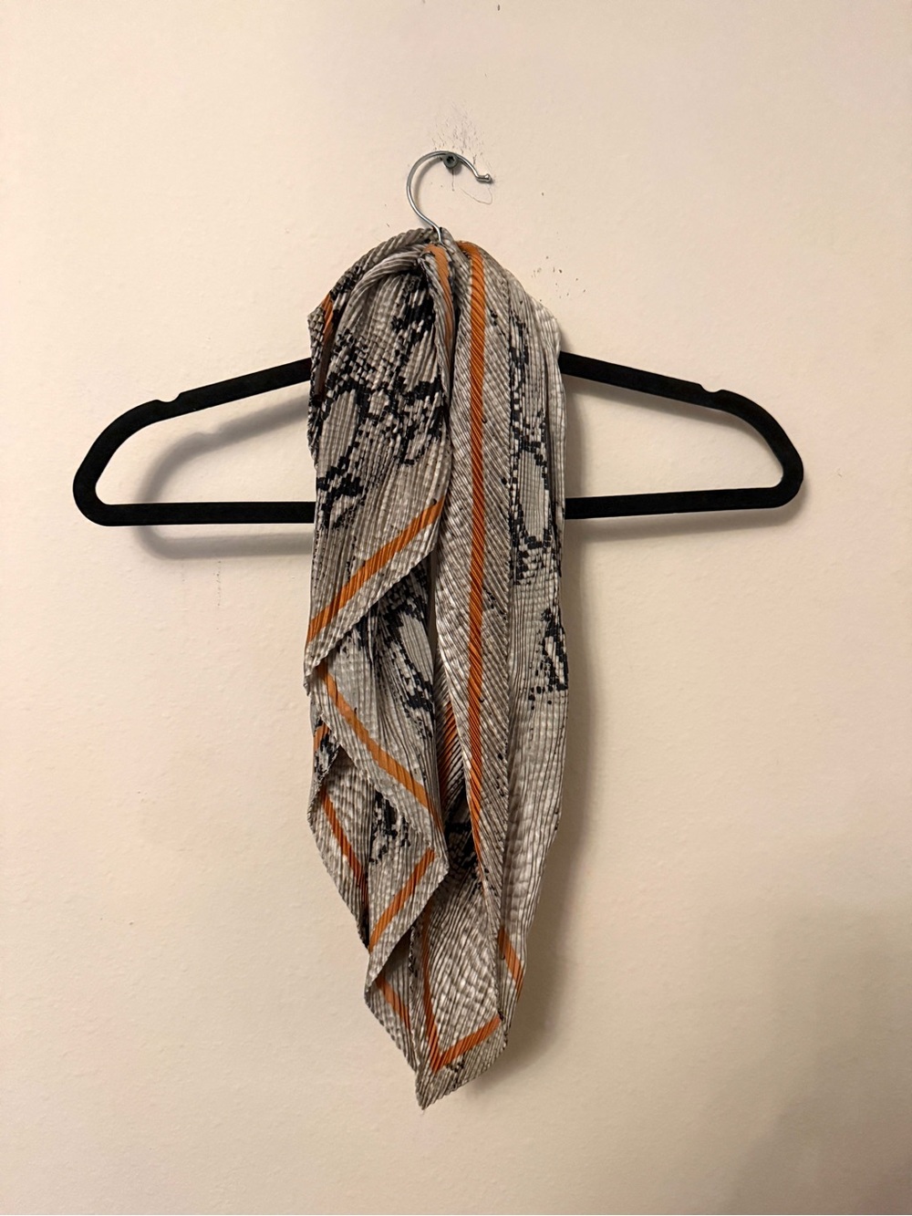 Cool Grunge Snake Print Pleated Scarf with Rust Trim
